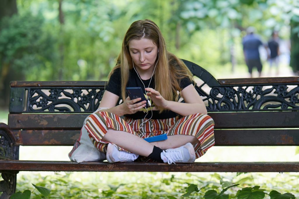 Inquiété par les radiations des smartphones ? Le patch d’antenne FAZUP prétend être la solution